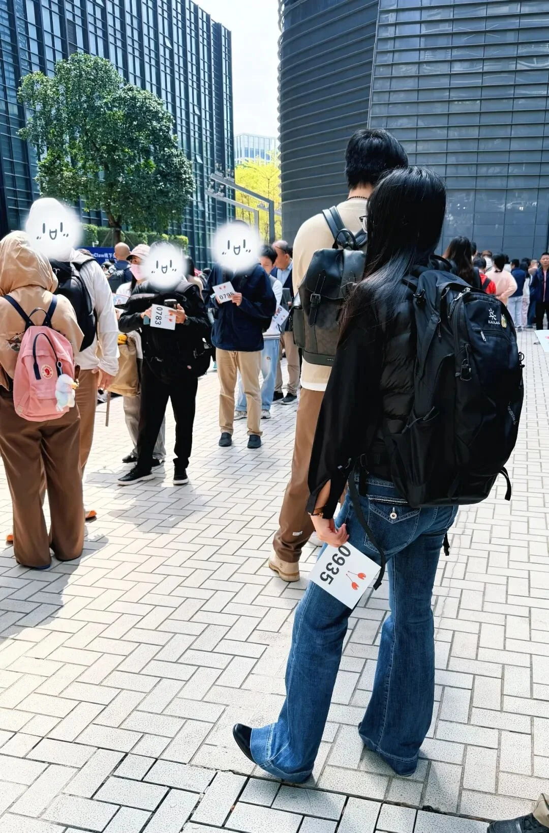 几百人在腾讯楼下排队装AI，深圳人到底有努力？