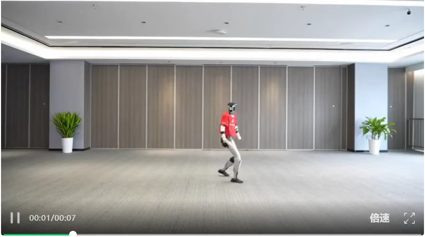 通研院重磅成果！一套策略让人形机器人学会后空翻、霹雳舞，准确率超90%