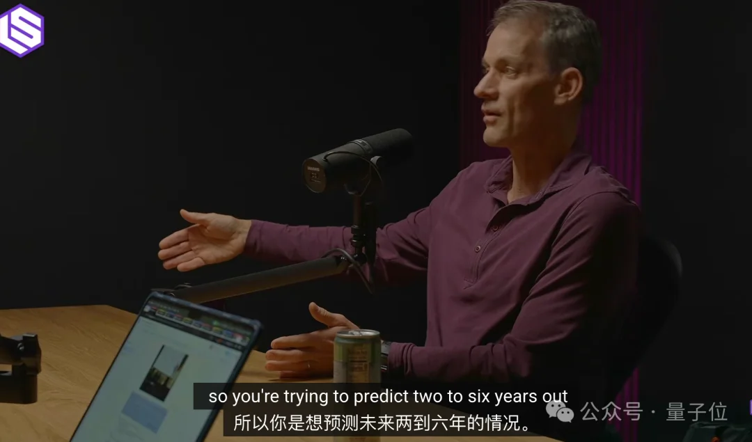 Jeff Dean最新访谈：未来开发者人均50个智能体，写需求成核心技能