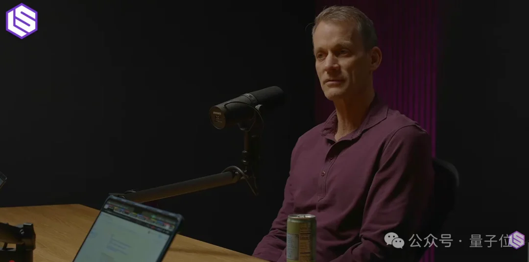 Jeff Dean最新访谈：未来开发者人均50个智能体，写需求成核心技能