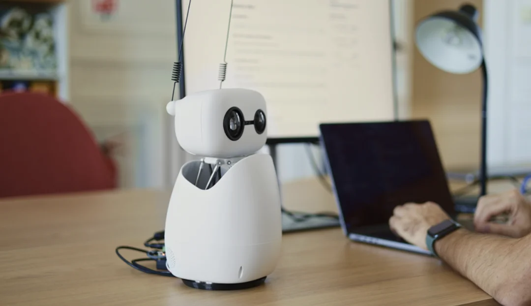 OpenClaw 上，正在长出一整个「AI 硬件」生态