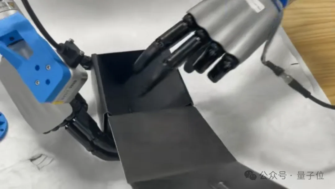 20亿砸向00后创业机器人公司！估值一年暴涨7倍，*资本重仓